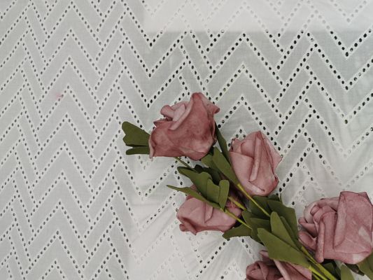 125CMの白いジッパーによって刺繍される綿のレースの生地
