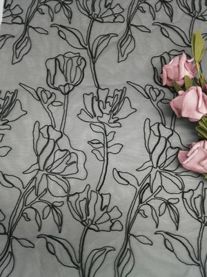 刺繍3Dの花のレースの生地の花のテュルの束ねられた黒い網