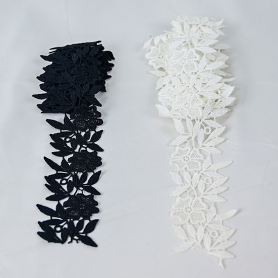 2.3"は黒いポリエステル レースのトリム衣服のための端のリボンのかぎ針編みの刺繍をスカラップで仕上げた