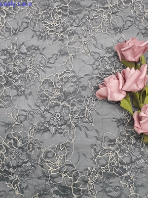 Dressmakingのための刺繍された葉が多い3D花のレースの生地OEKO TEXの標準100