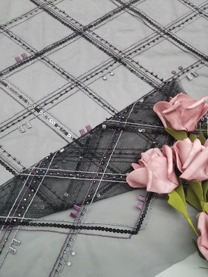 3D Merrowedの化学レースの生地軽量ポリエステル刺繍ヤーンは染まった