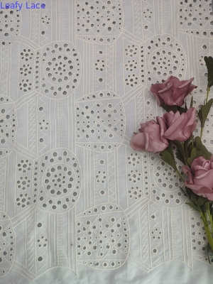 3D花のスパンコールのテュルの生地は花嫁の純レース様式を刺繍した