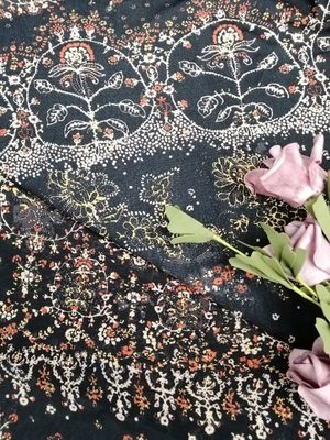 デジタル印刷は生地によって印刷されたレースの生地の花の印刷された生地を編んだ